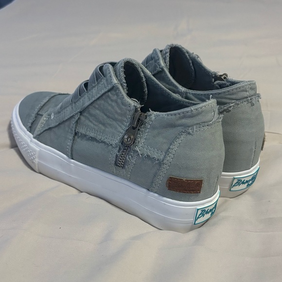 Blowfish Malibu Play Sneakers NWOT - Picture 2 of 4